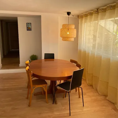 Apartment Recent, Plages A Pied, 3 Chambres, 95 M2, Jardin Et Parking